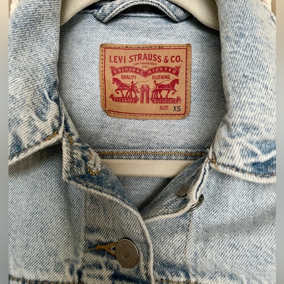 Levi’s Jean Jacket - Picture 6 of 10